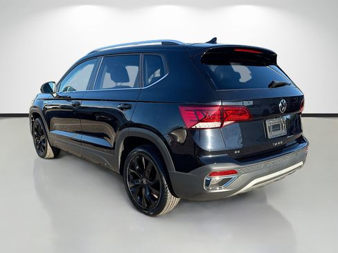 Used 2023 Volkswagen Taos SE w/ Panoramic Sunroof Package image 5