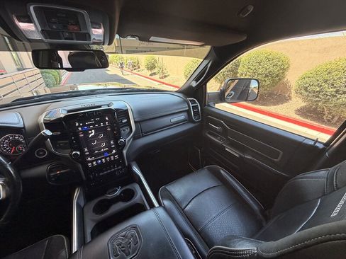 Used 2019 RAM 2500 Laramie w/ Black Appearance Package AWD/4WD image 19
