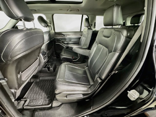 Used 2022 Jeep Grand Cherokee L Limited AWD/4WD image 30