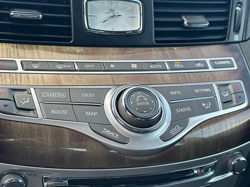 Used 2017 INFINITI Q70 L 3.7 w/ Deluxe Touring Package image 17