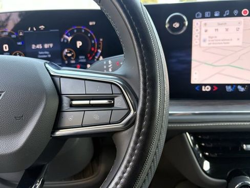 Certified 2025 Chevrolet Suburban Premier image 34