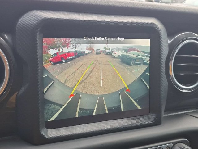 Used 2019 Jeep Wrangler Unlimited Sahara AWD/4WD image 24