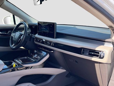 Used 2023 Lincoln Nautilus AWD image 27