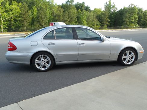 Used 2004 Mercedes-Benz E 500 4MATIC Sedan image 7