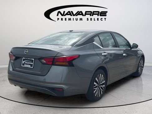 Used 2025 Nissan Altima 2.5 SV FWD image 8