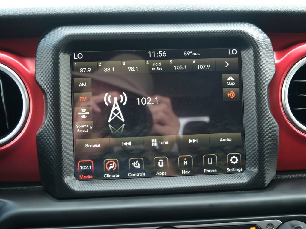 Used 2023 Jeep Gladiator Rubicon w/ Cold Weather Group AWD/4WD image 19