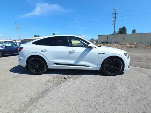 Used 2021 Audi e-tron Premium Plus w/ Premium Plus Package AWD/4WD image 2
