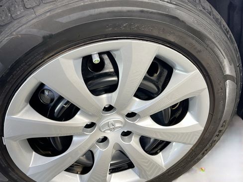 Used 2022 Toyota Corolla LE FWD image 14