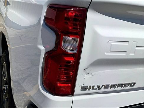 Used 2022 Chevrolet Silverado 1500 LT AWD/4WD image 25