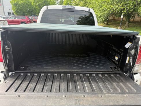 Used 2018 Toyota Tacoma Limited AWD/4WD image 16