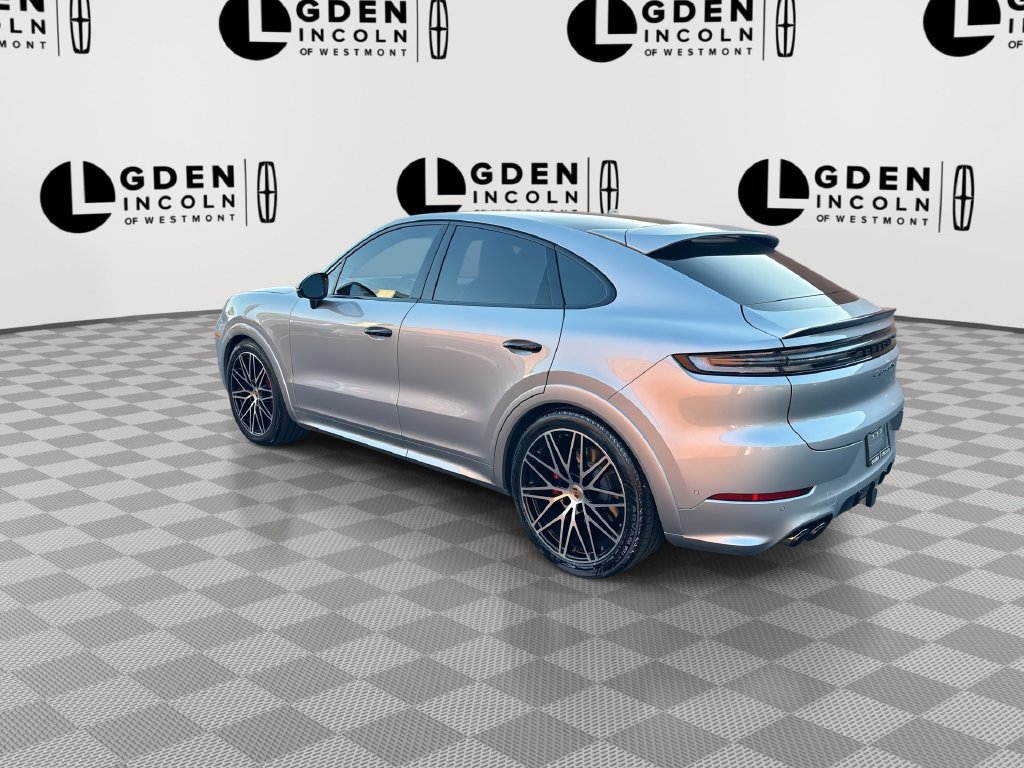 Used 2025 Porsche Cayenne GTS AWD/4WD image 6