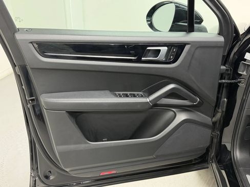 Used 2022 Porsche Cayenne AWD/4WD image 64