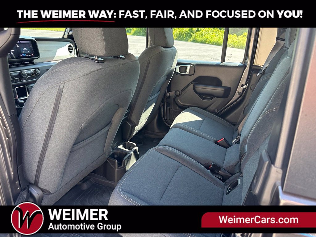 Used 2024 Jeep Gladiator Sport AWD/4WD image 19