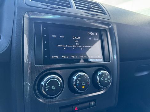 Used 2014 Dodge Challenger SXT image 20