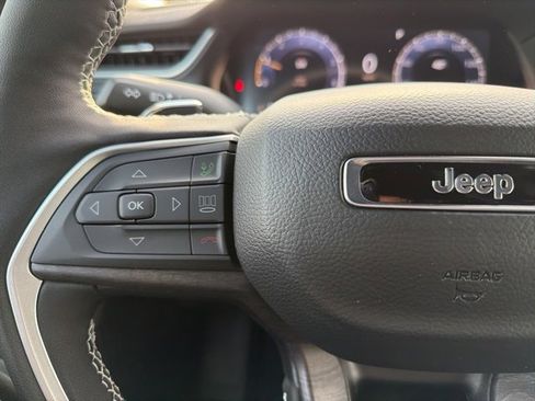 New 2025 Jeep Grand Cherokee Limited image 18