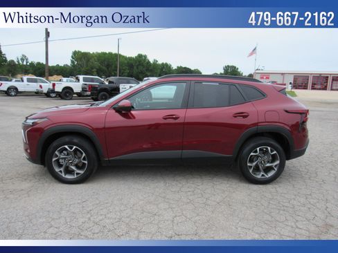 Used 2024 Chevrolet Trax LT w/ Driver Confidence Package FWD image 7