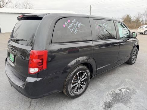 Used 2019 Dodge Grand Caravan SE image 5
