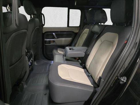 Certified 2023 Land Rover Defender 110 X-Dynamic SE image 13