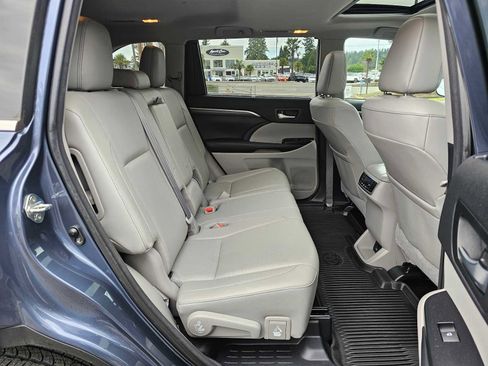 Used 2018 Toyota Highlander Limited image 12