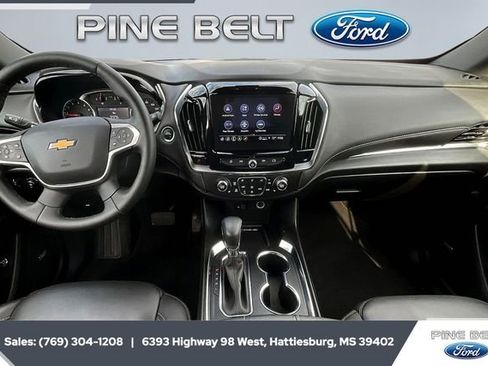 Used 2023 Chevrolet Traverse LT w/ LT Premium Package image 13
