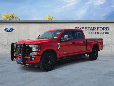 Certified 2022 Ford F250 XLT w/ Black Appearance Package AWD/4WD image 4