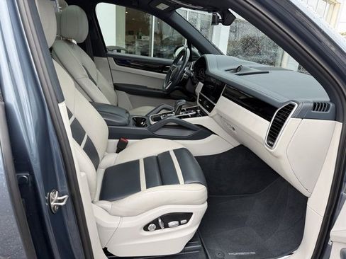 Used 2019 Porsche Cayenne S image 25