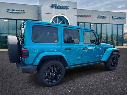 Used 2024 Jeep Wrangler Unlimited Sahara w/ Technology Group image 2