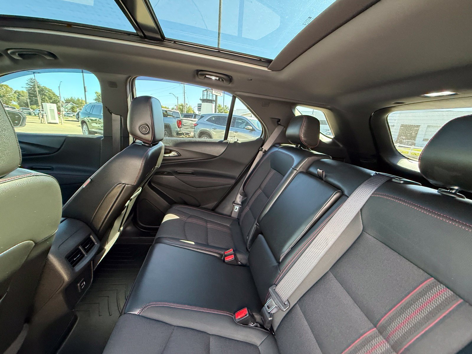 Used 2023 Chevrolet Equinox RS AWD/4WD image 24