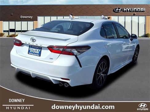 Used 2024 Toyota Camry SE image 4