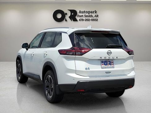 Used 2025 Nissan Rogue SV w/ SV Premium Package FWD image 4