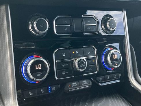 Used 2023 GMC Yukon Denali RWD image 27