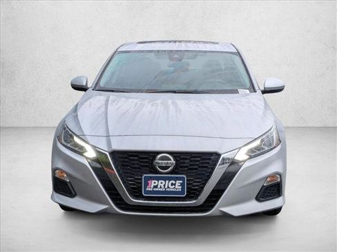 Used 2022 Nissan Altima 2.5 SV w/ SV Premium Package image 2
