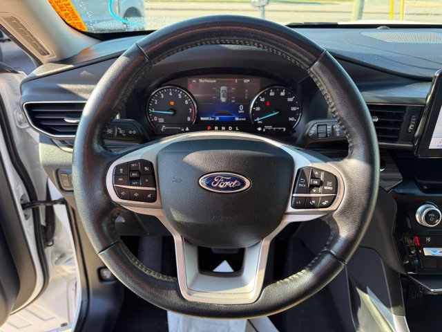 Used 2021 Ford Explorer Limited w/ Equipment Group 301A AWD/4WD image 18