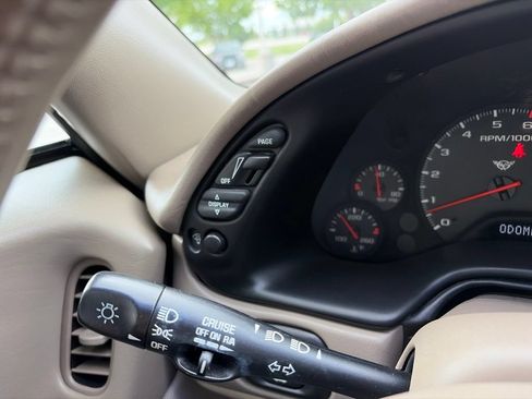 Used 2004 Chevrolet Corvette Convertible w/ Preferred Equipment Group RWD image 17