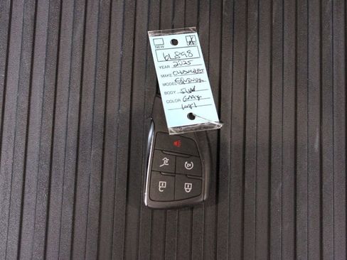 Used 2025 Chevrolet Equinox RS image 29