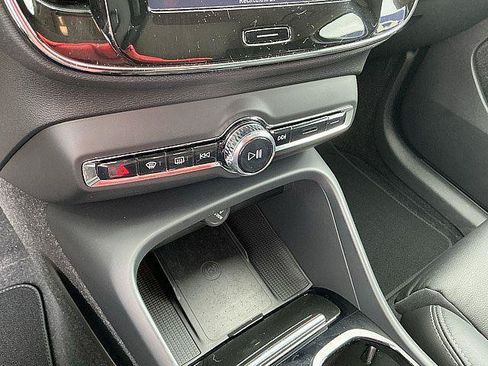 Certified 2023 Volvo XC40 B5 Plus w/ Protection Package Premier AWD/4WD image 25
