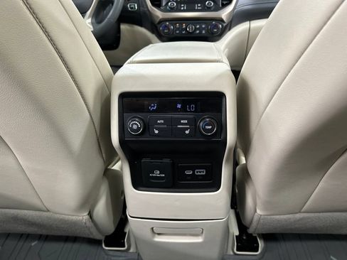 Used 2023 GMC Acadia Denali w/ Denali Technology Package AWD/4WD image 32