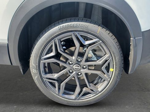 New 2026 Nissan Kicks SR w/ Cold Weather Package FWD image 8