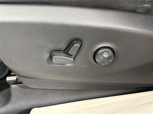 Used 2022 Chrysler Pacifica Touring-L FWD image 24