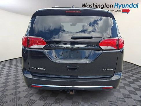 Used 2017 Chrysler Pacifica Limited FWD image 5