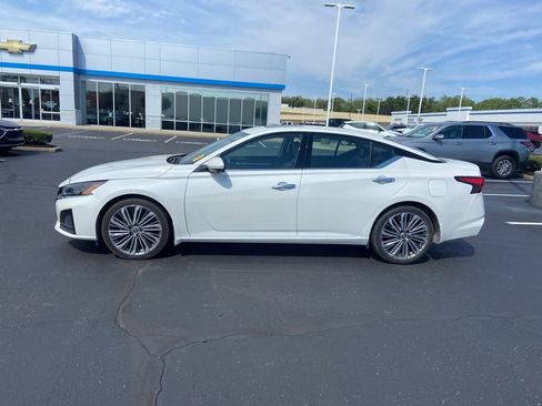 Used 2023 Nissan Altima 2.5 SL FWD image 2