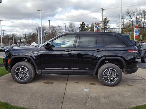 New 2024 Jeep Grand Cherokee Trailhawk image 3