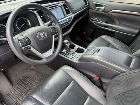 Used 2016 Toyota Highlander Limited w/ Driver Technology Package AWD/4WD image 13