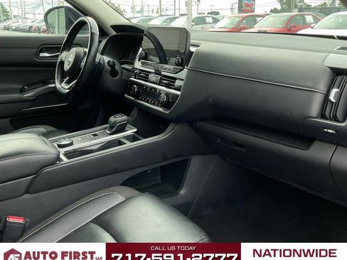 Used 2022 Nissan Pathfinder SL AWD/4WD image 16