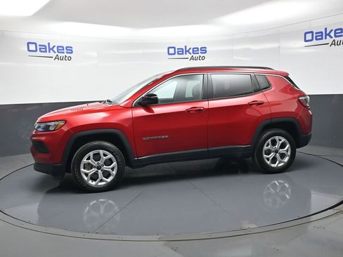 Used 2025 Jeep Compass Latitude w/ Sun & Sound Group image 5