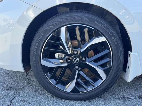 Used 2024 Nissan Versa SR w/ Trunk Package image 10