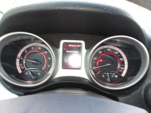 Used 2017 Dodge Journey SE image 12