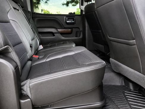 Used 2018 GMC Sierra 2500 Denali w/ Duramax Plus Package AWD/4WD image 18