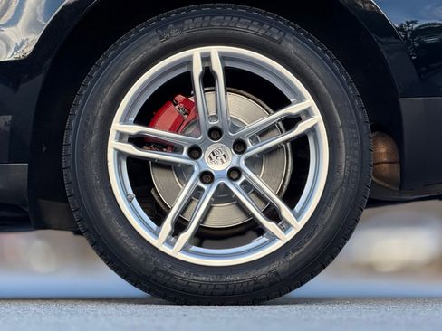 Used 2017 Porsche Macan S image 18