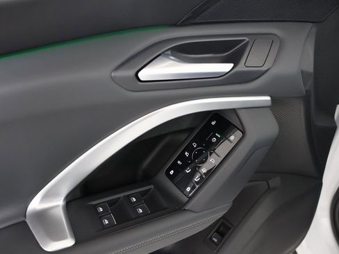 Used 2025 Audi Q5 Premium w/ Convenience Package image 20